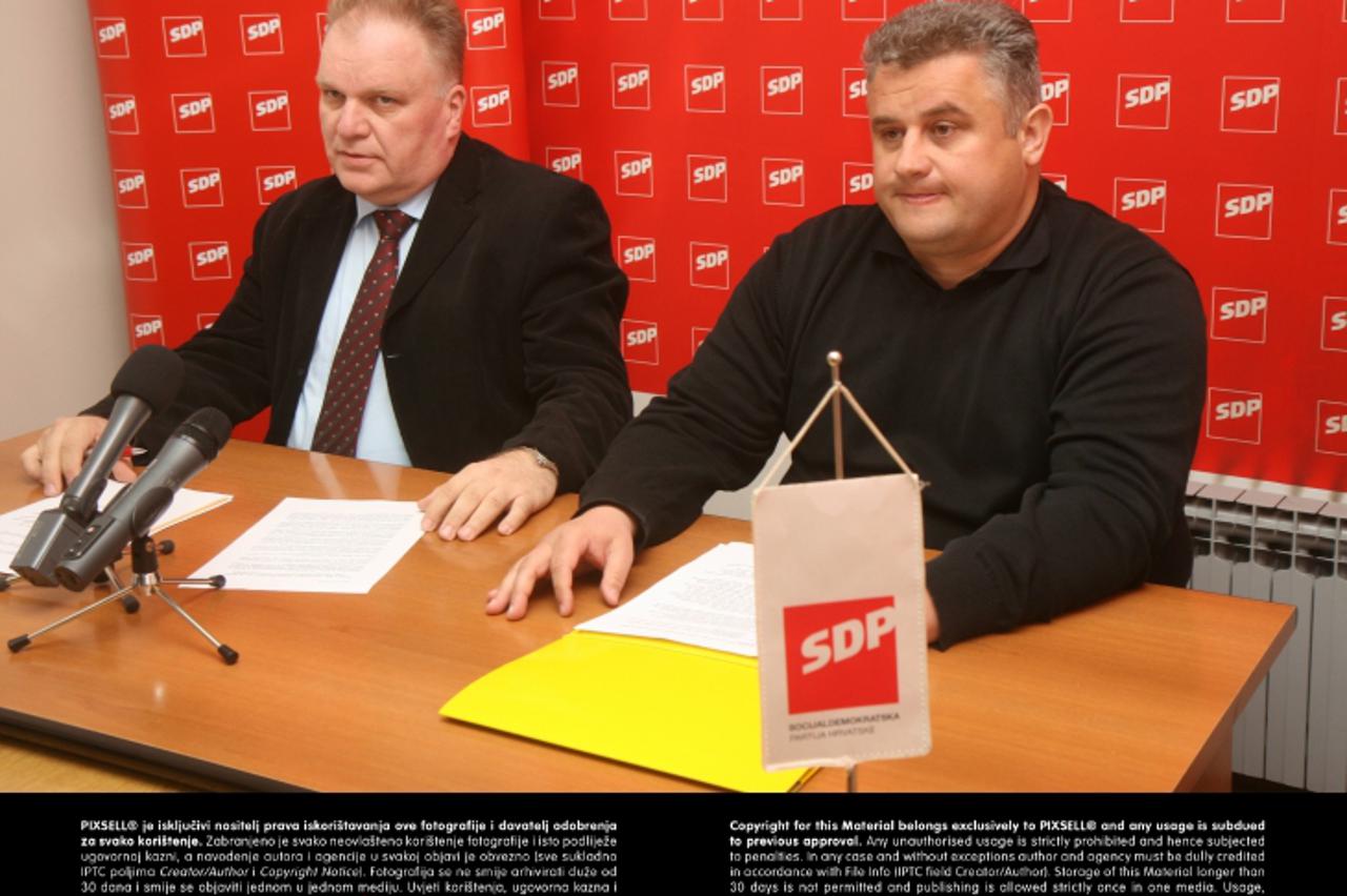 '14.03.2013., Karlovac - Konferencija za medije kandidata za gradonacelnika Slunja Damira Vukovica na kojoj je govoro o gospodarskom i turistickom razvoju tog kraja. Uz kandidata Damira Vukovica na ko