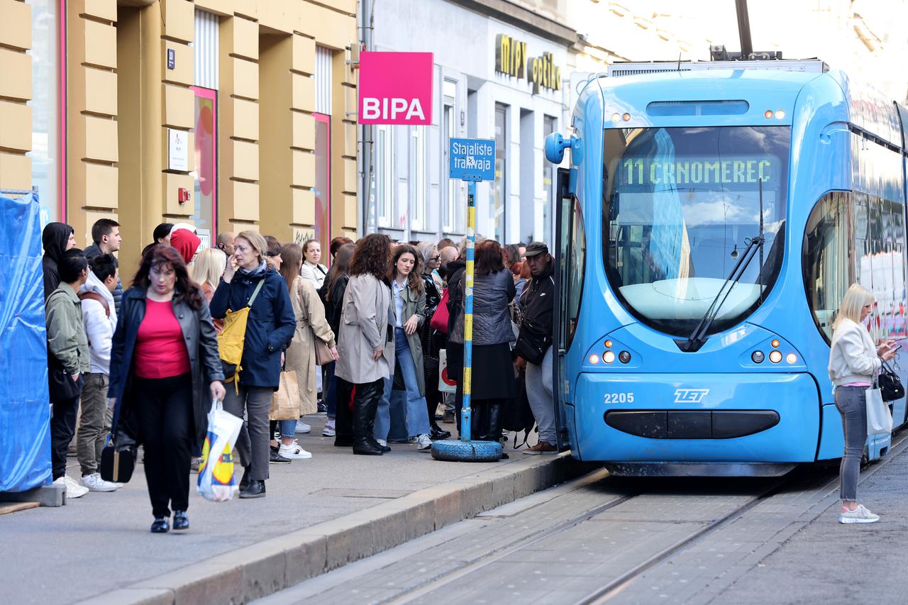 Zagreb. Zbog zastoja "jedanaestice" u Draškovićevoj u smjeru juga stvaraju se velike gužve