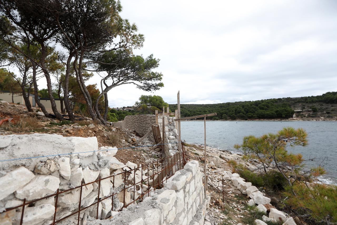 Ilegalna gradnja na otoku Murteru