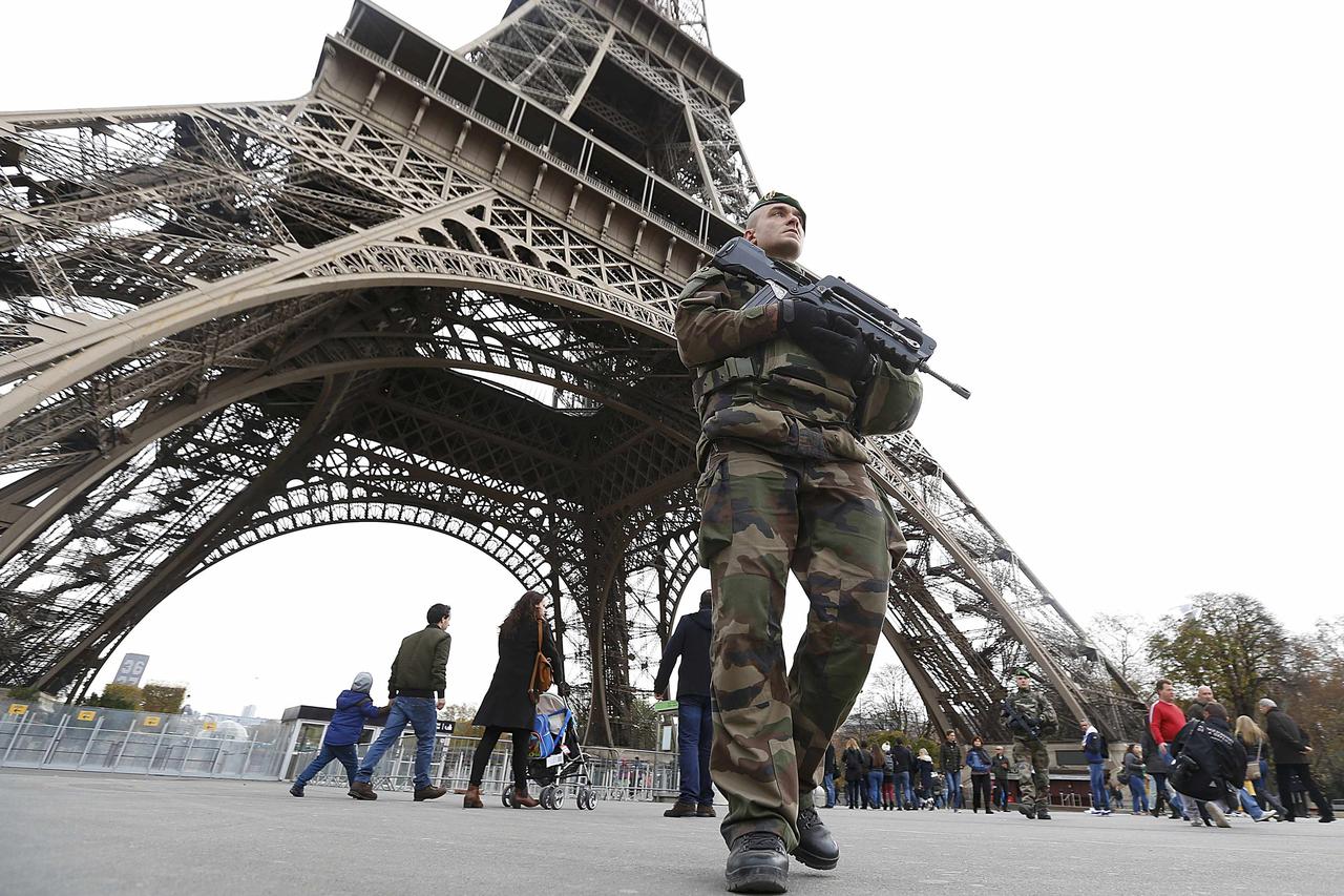 vojnik u Parizu