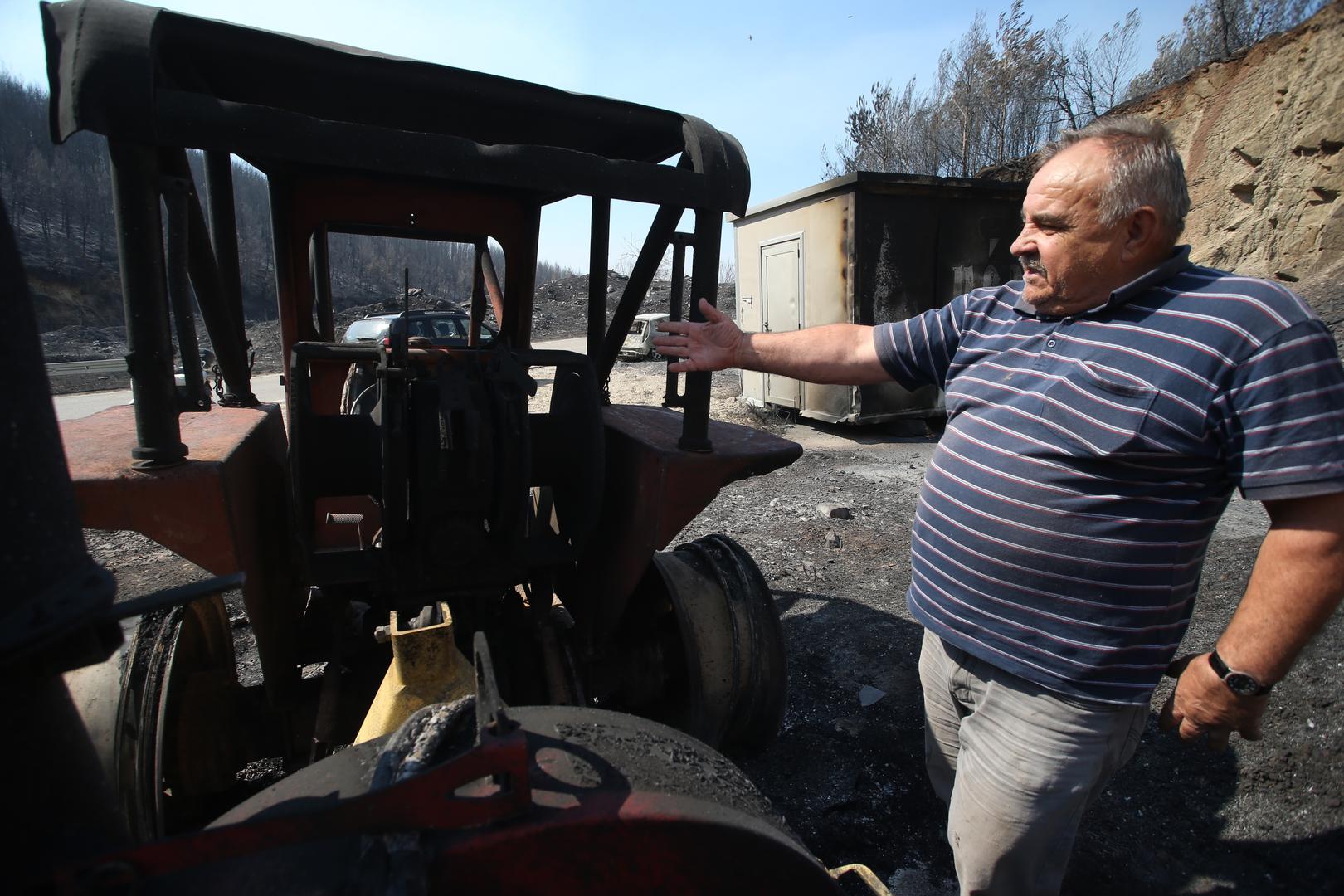 Požar je progutao i traktor i strojeve u vrijednosti 250 tisuća kuna.