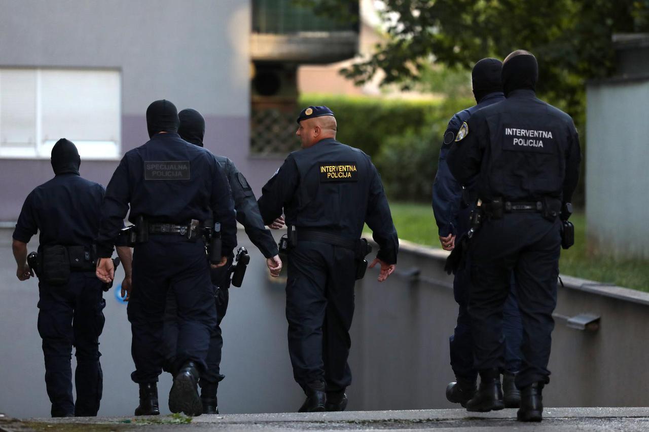 Zagreb: Kriminalistička policija u istrazi stambene zgrade na Srednjacima