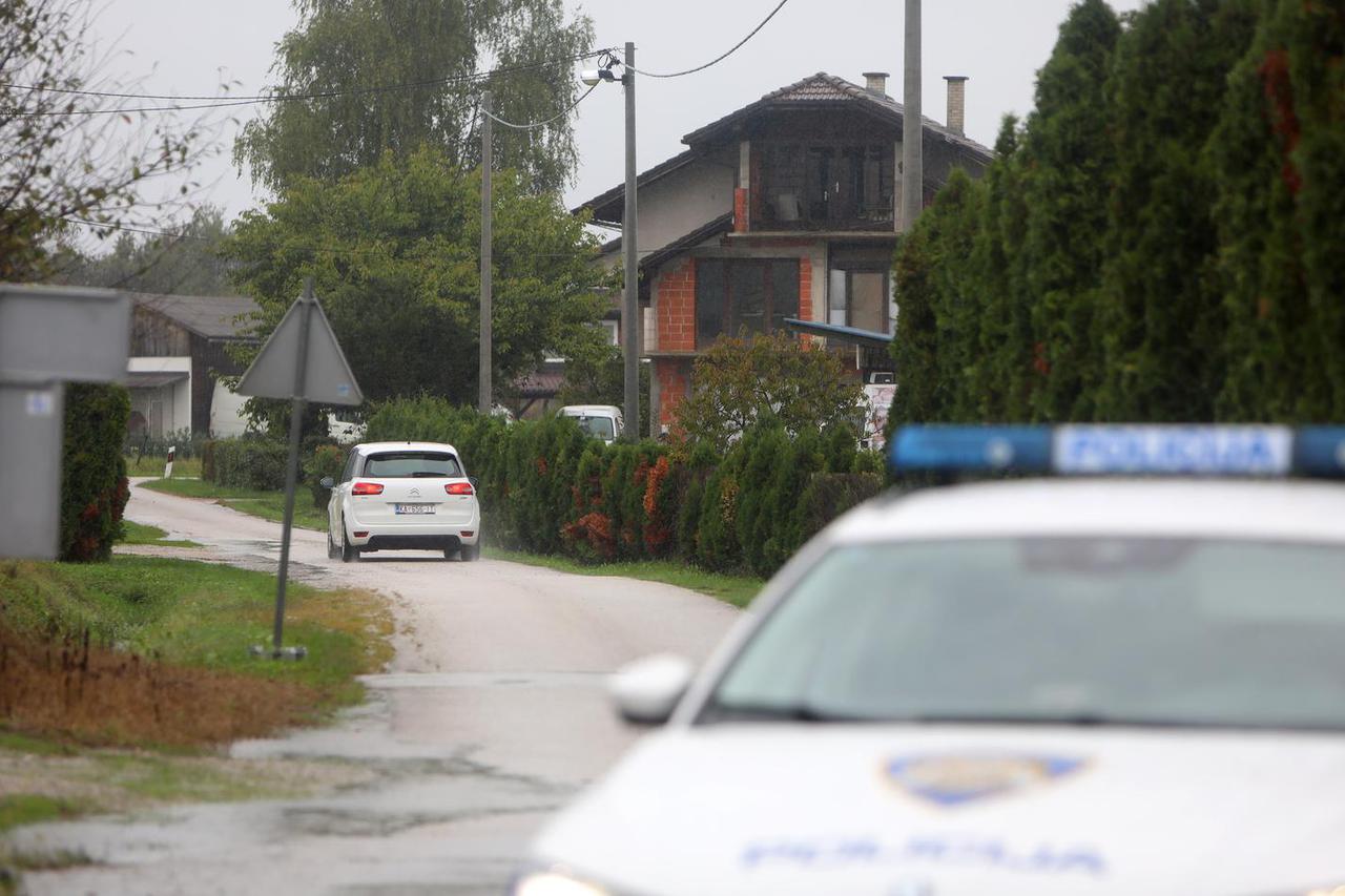 Policijski očevid nakon ubojstva u karlovačkom predgrađu Lemić Brdu 