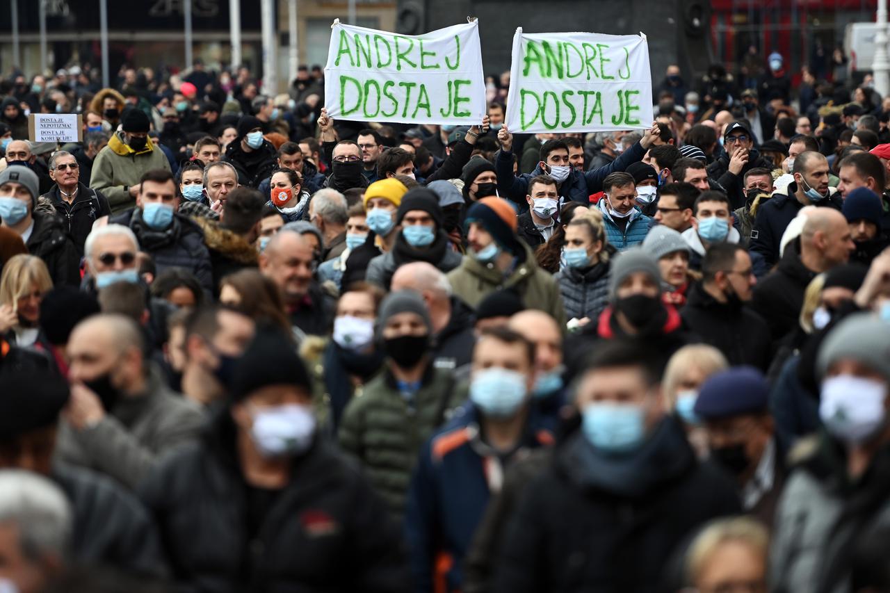 Zagreb: Transparenti na prosvjedu poduzetnika upućeni Andreju Plenkoviću