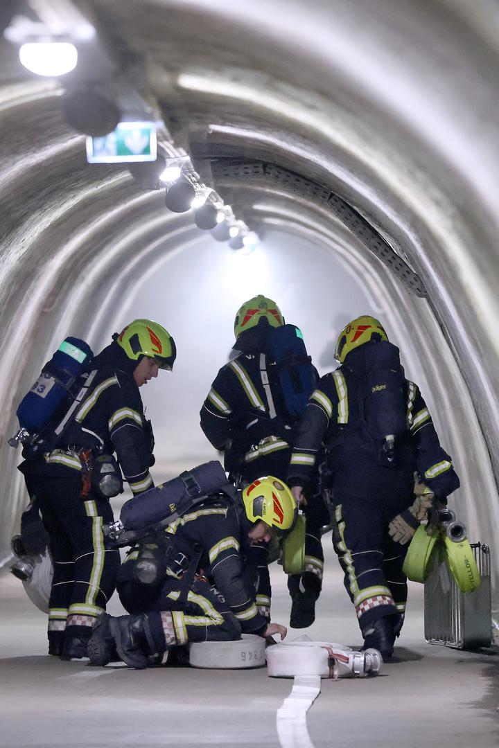 Tunel Grič u središtu Zagreba jutros je privremeno zatvoren zbog vatrogasne vježbe evakuacije i spašavanja.