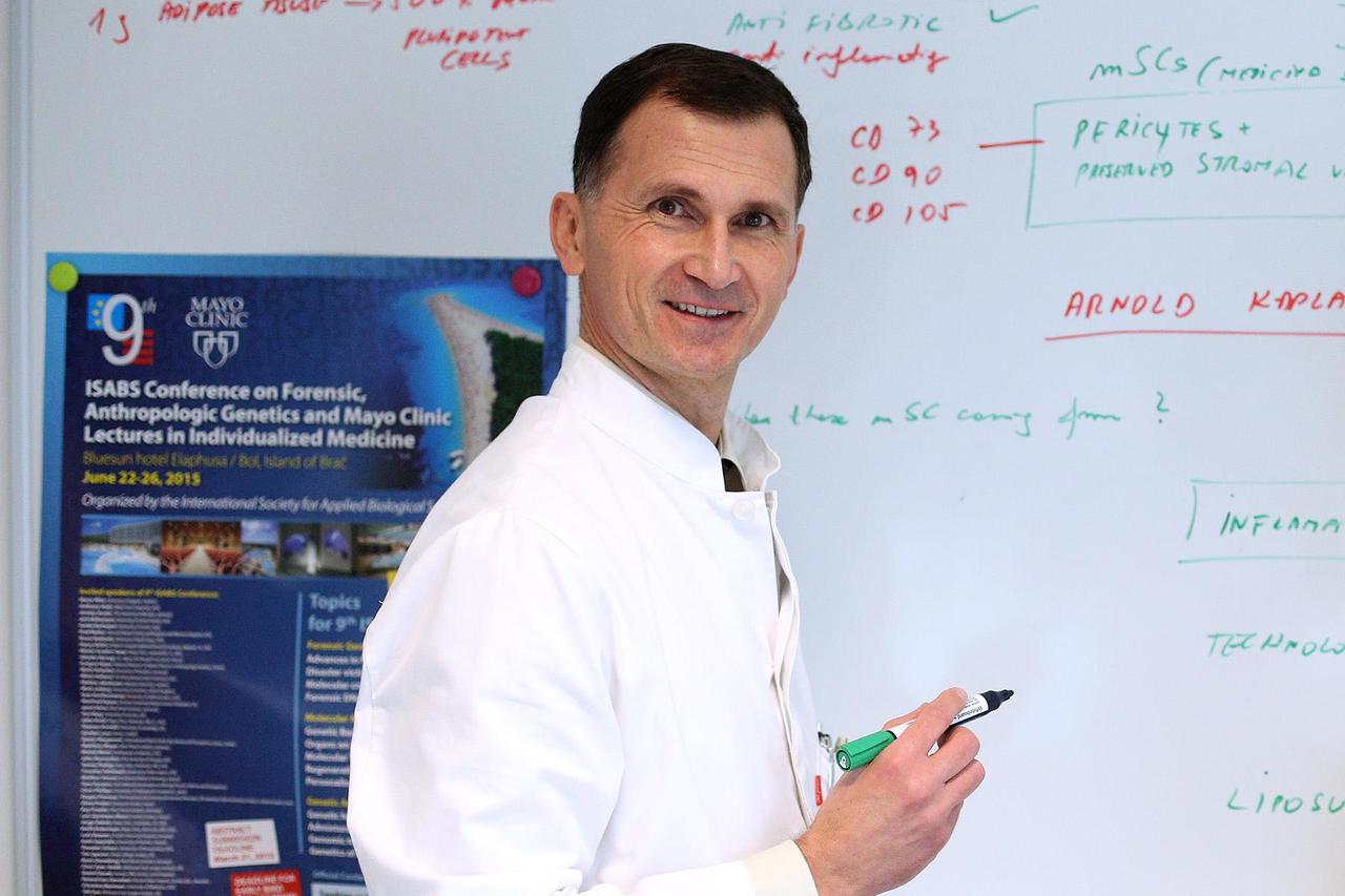 24.11.2015., Zabok -  Bolnicki tim koji ce operirati maticnim stanicama u bolnici Sveta Katarina. Damir Hudetz , Dragan Primorac .  Photo: Anto Magzan/PIXSELL