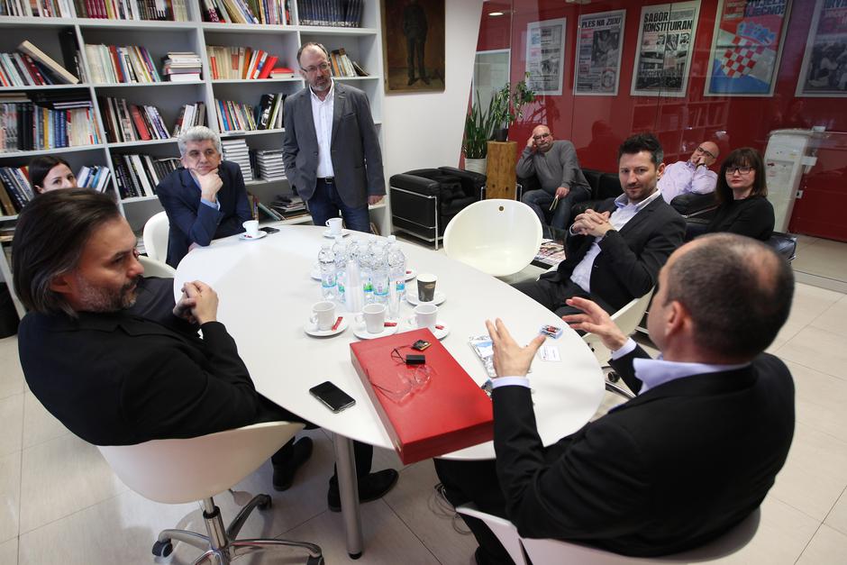 Svečanost u redakciji uz urednike i novinare bili su Andrea Jurić, voditeljica marketinga Večernjeg lista i Miro Mauhar, član uprave Večernjeg lista