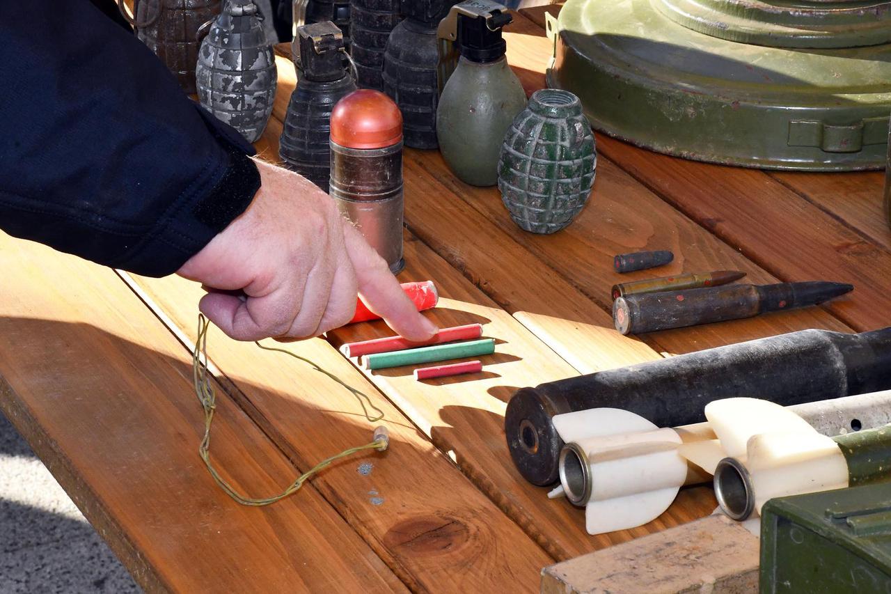 Vrpolje: Preventivna policijska akcija u sklopu kampanje "Manje oružja-manje tragedija"