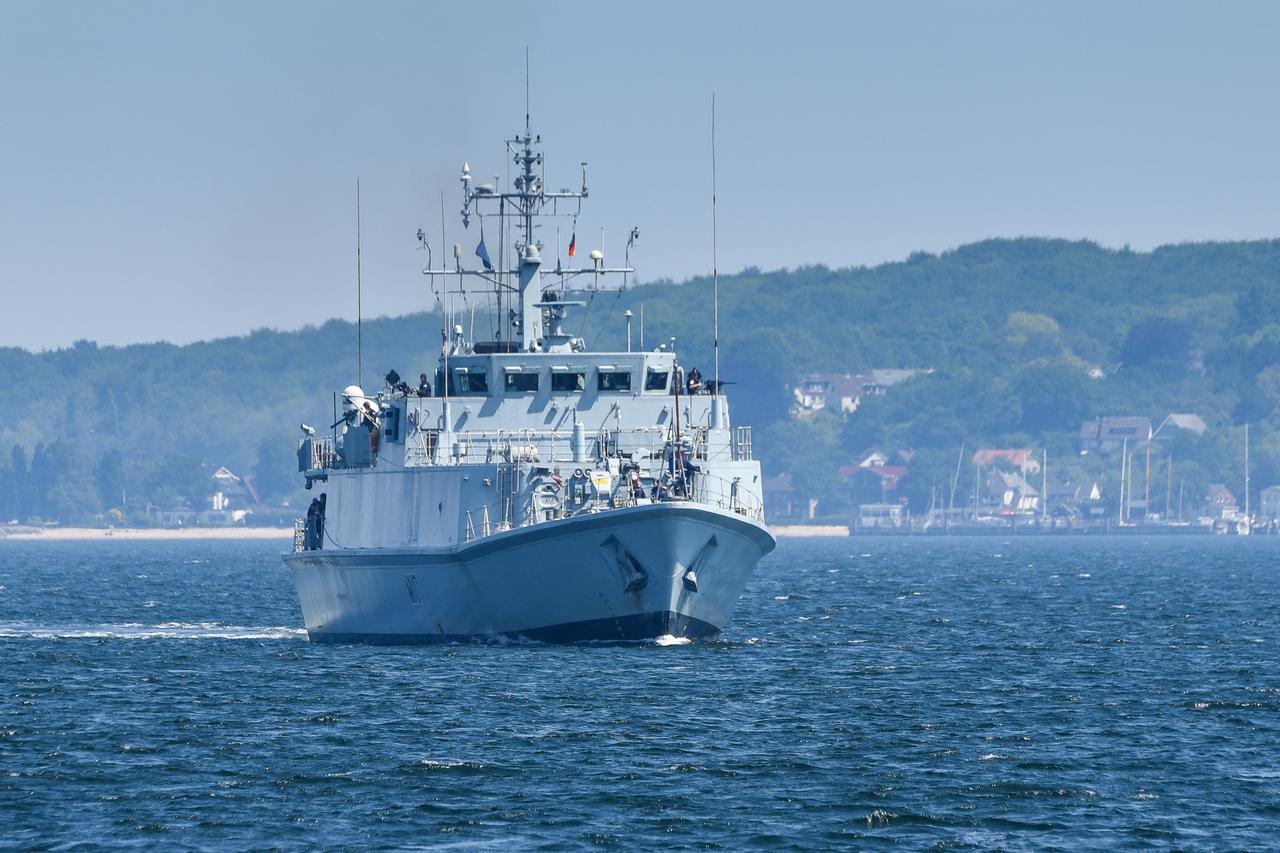 M110 - Mine hunting boat "Ramsey" in the Kiel Forde