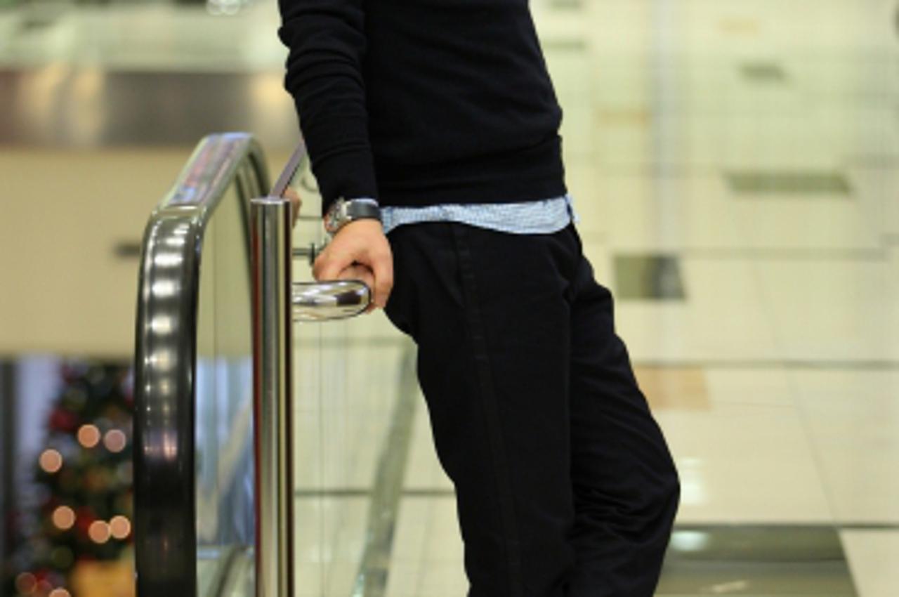 '05.12.2011., Zagreb - Pjevac i glazbenik Dino Merlin, uoci koncerta u zagrebackoj Areni.  Photo: Jurica Galoic/PIXSELL'