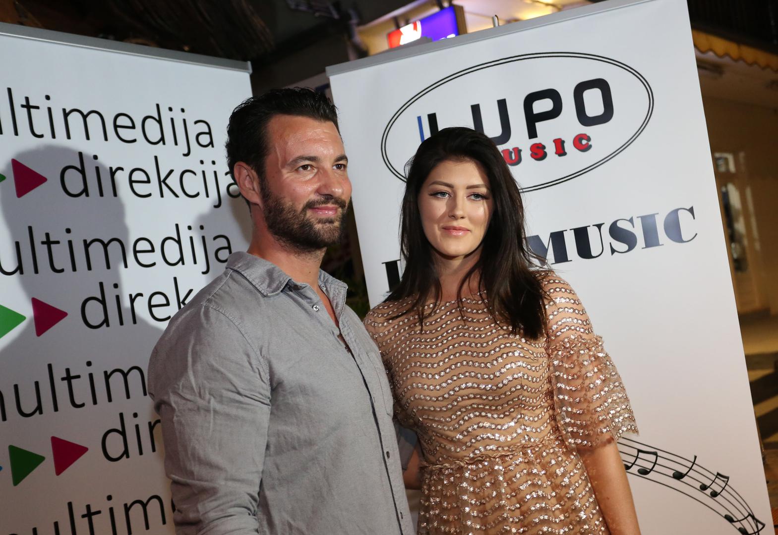 Svoj glumački raspon potvrdio je i na velikom platnu u filmu "Pjevajte nešto ljubavno" iz 2007. godine. 