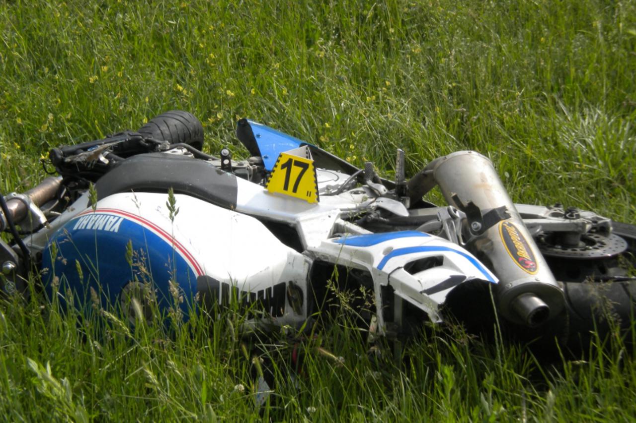 'SLAVONIJA  23.05.2011. VUKOVAR - prometna u kojoj je vozac motocikla zadobio teske tjelesne ozljede opasne po zivot Branimir Bradaric/Vecernji list'