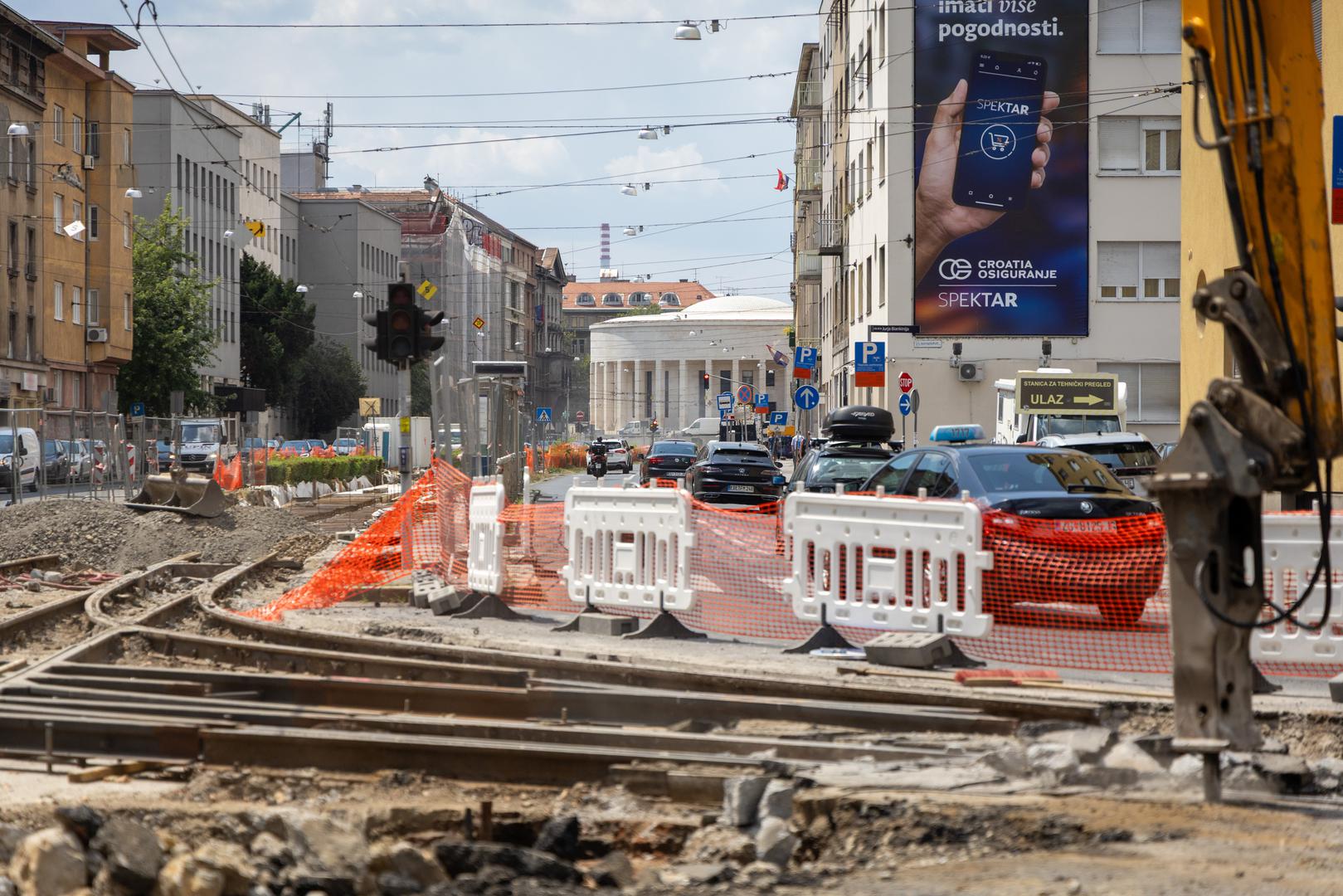 Radovi bi trebali trajati do 15. kolovoza. A sve do rujna, podsjetimo još, obustavljen je sav tramvajski prijevoz prema okretištu Borongaj. 