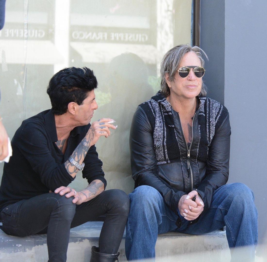 Glumac Mickey Rourke često javnost šokira svojim promjenama imidža.