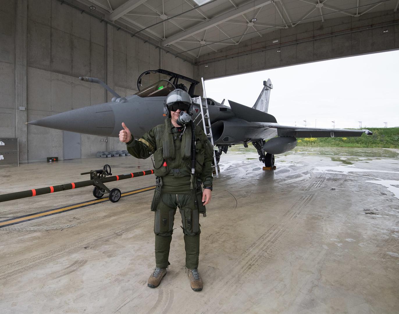 Ističe kako je posebno simbolično što je posljednji Rafale u Hrvatsku stigao točno godinu dana nakon svečanoga dočeka prvih šest Rafalea, 25. travnja 2024., u vojarni "Pukovnik Marko Živković" na Plesu. 

