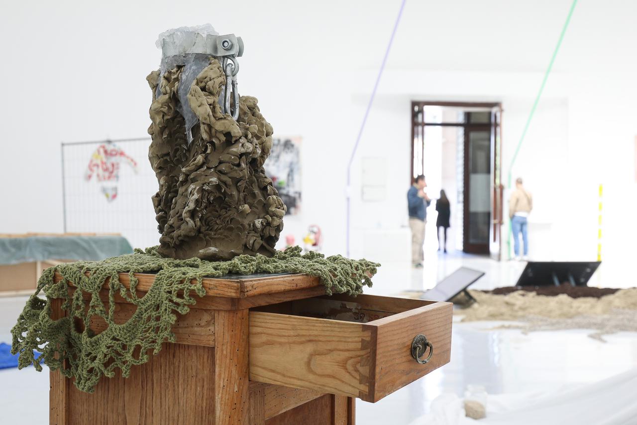 Zagreb: Izložba Salona mladih u HDLU