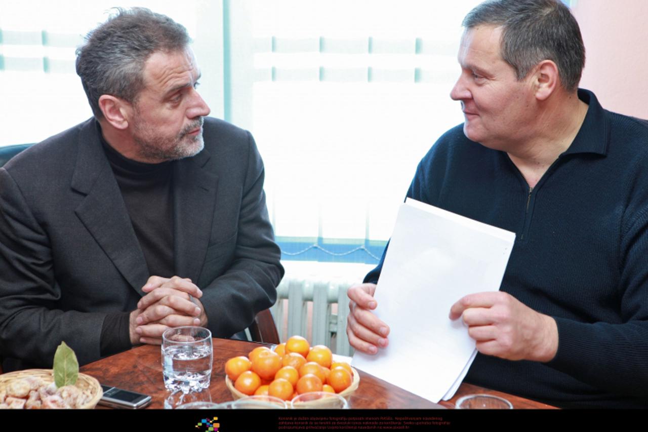 '13.01.2010., Metkovic -  Danas je gradonacelnik Zagreba, Milan Bandic posjetio poplavljeni Metkovic koji jos uvijek zbraja stetu a mnogi dijelovi grada, osobito oni s desne strane rijeke Neretve jos 