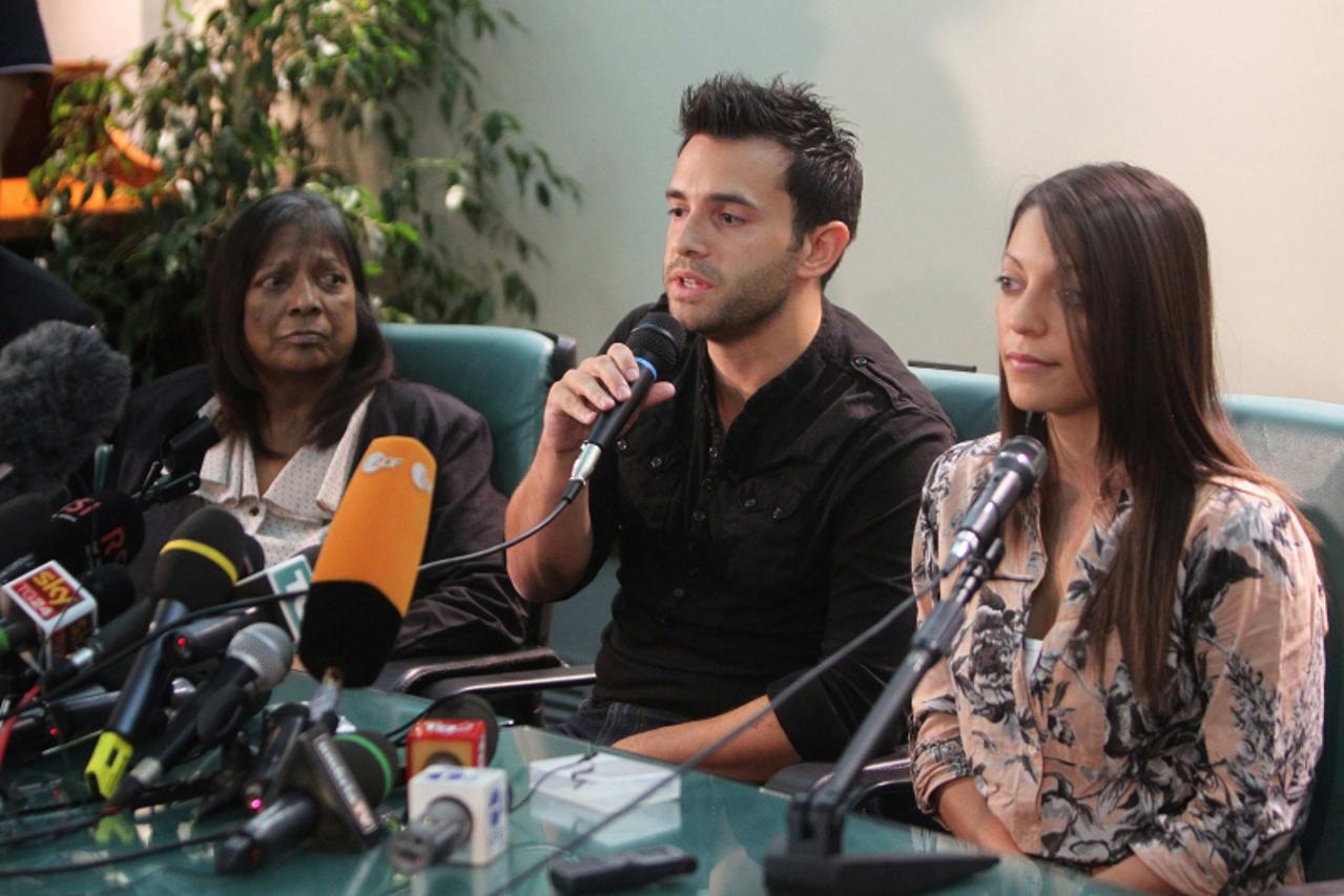 'British student Meredith Kercher\'s family members, (from L-R) mother Arline, brother Lyle and sister Stephanie, attend a news conference in Perugia October 4, 2011. The family of murdered student Me