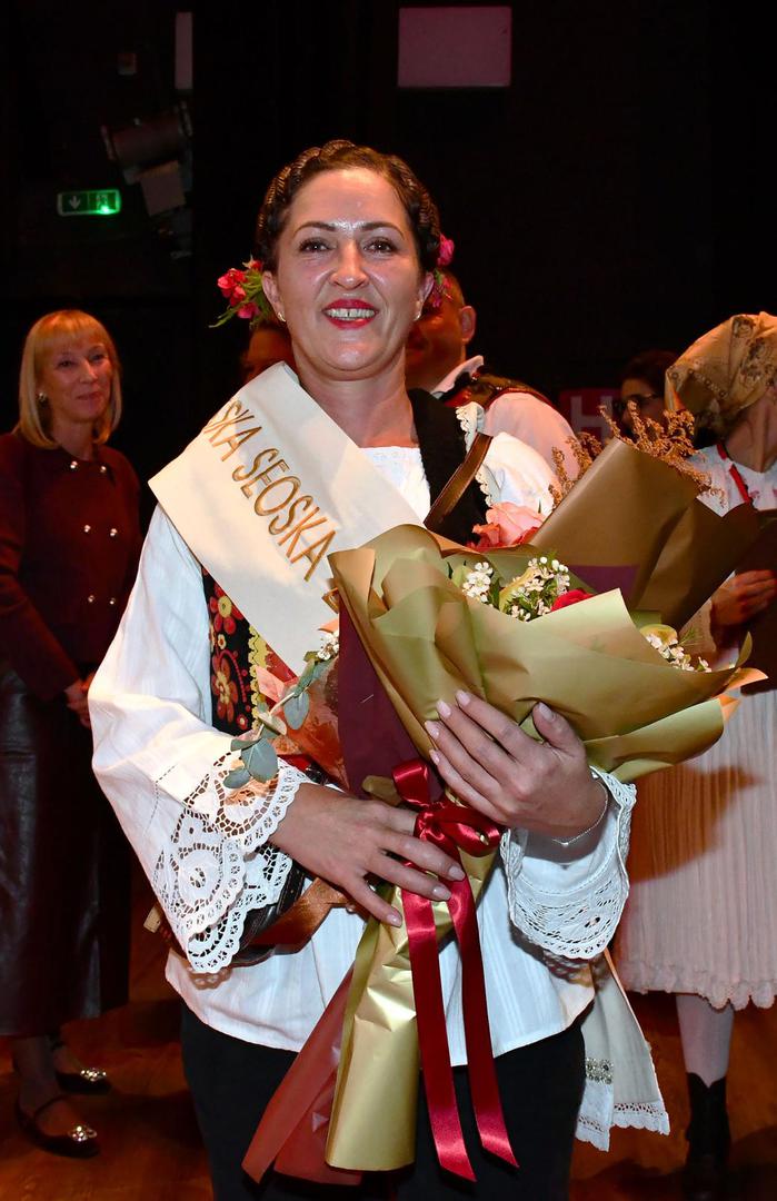 11.10.2025., Nova Gradiska - Aleksandra Zajac, predstavnica Vukovarsko-srijemske zupanije, proglasena je najuzornijom hrvatskom seoskom zenom u 2025. godini. Titulu druge pratilje ponijela je Katica Katusa, a titulu prve pratilj Danijela Jakopovic. Photo: Ivica Galovic/PIXSELL