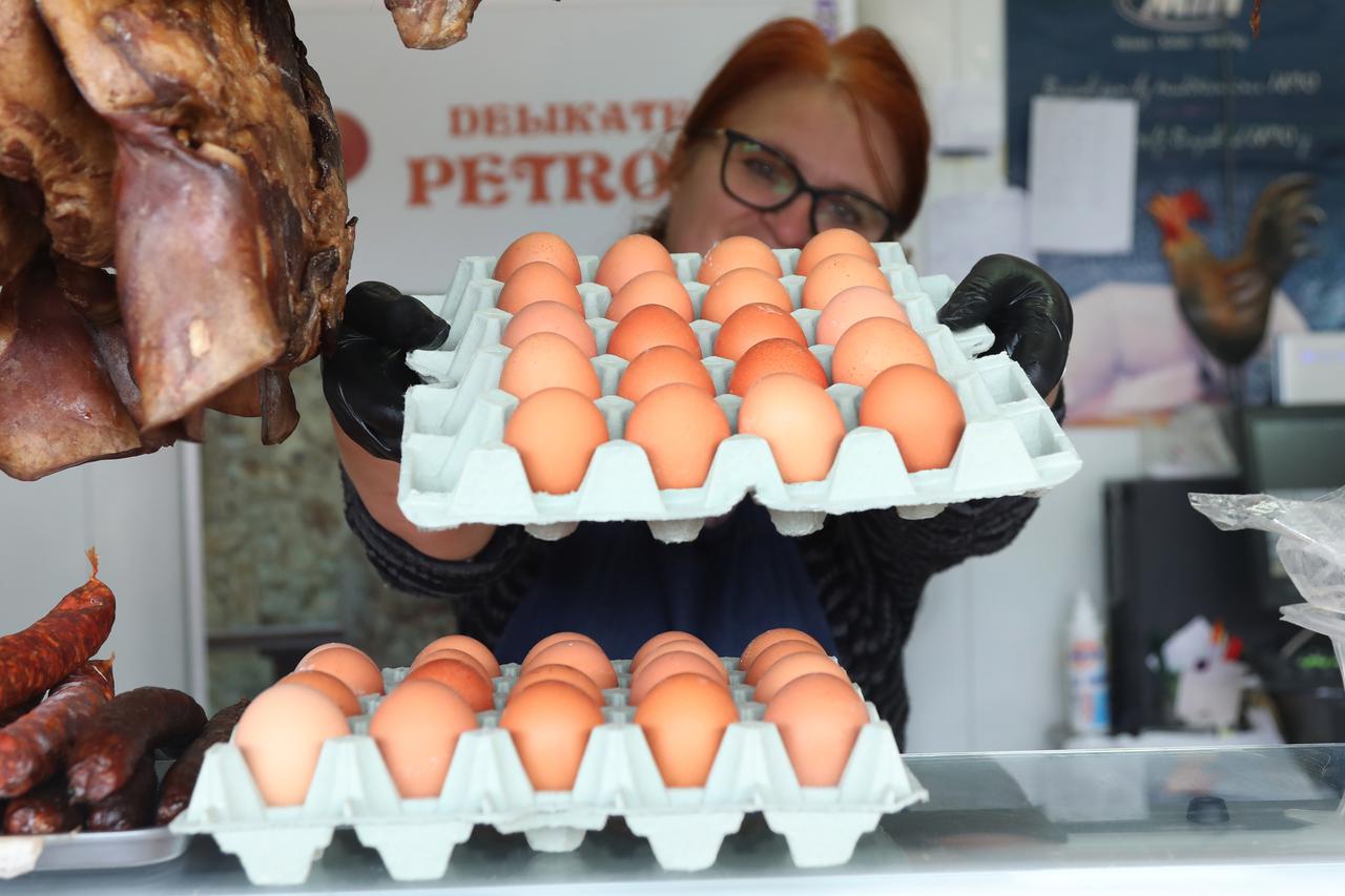 Šibenik: Cijena jaja uoči Uskrsa od 2.30 do 3.10 eura za deset komada