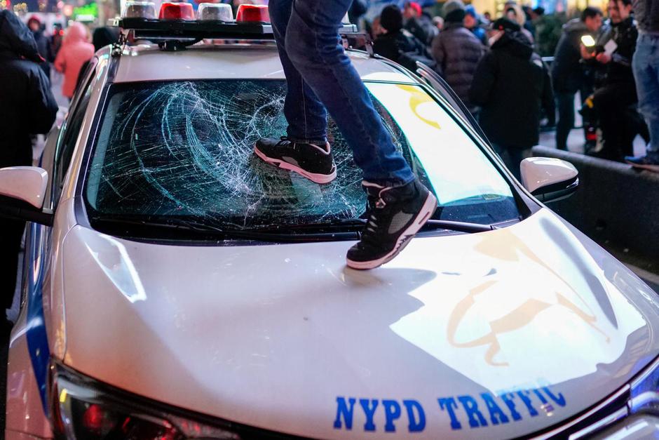People react to release of video of fatal police encounter with Tyre Nichols, in New York