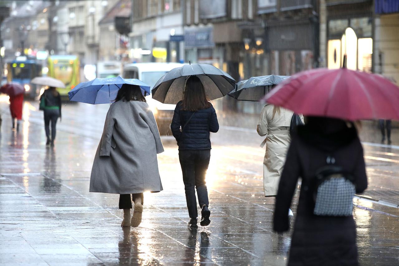 Zagreb: Kišno jutro u centru grada