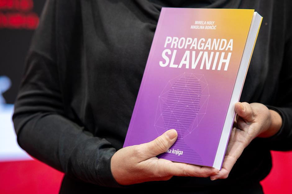 Zagreb: Mirela Holy i Nikolina Borčić predstavile knjigu "Propaganda slavnih"