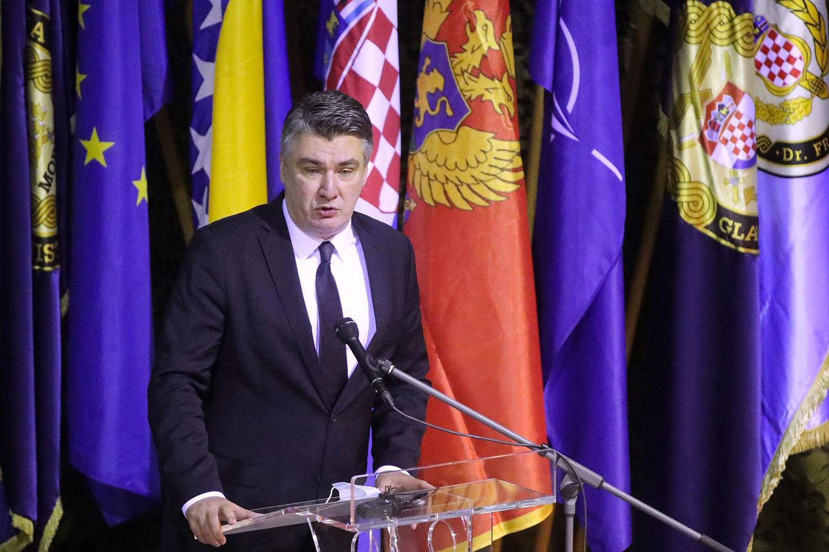 21.12.2020., Zagreb - Predsjednik Republike i vrhovni zapovjednik Oruzanih snaga Republike Hrvatske Zoran Milanovic, uz ministra obrane Maria Banozica i nacelnika Glavnog stozera Oruzanih snaga RH admirala Roberta Hranja sudjelovao je na obiljezavanju 29. obljetnice osnutka Hrvatskog vojnog ucilista Dr. Franjo Tudjman i svecanoj promociji polaznika preddiplomskih i diplomskih sveucilisnih studija Vojno inzenjerstvo i Vojno vodjenje i upravljanje, koja se odrzala u vojarni Petar Zrinski na Hrvatskom vojnom ucilistu Doktor Franjo Tudjman. Photo: Goran Stanzl/PIXSELL