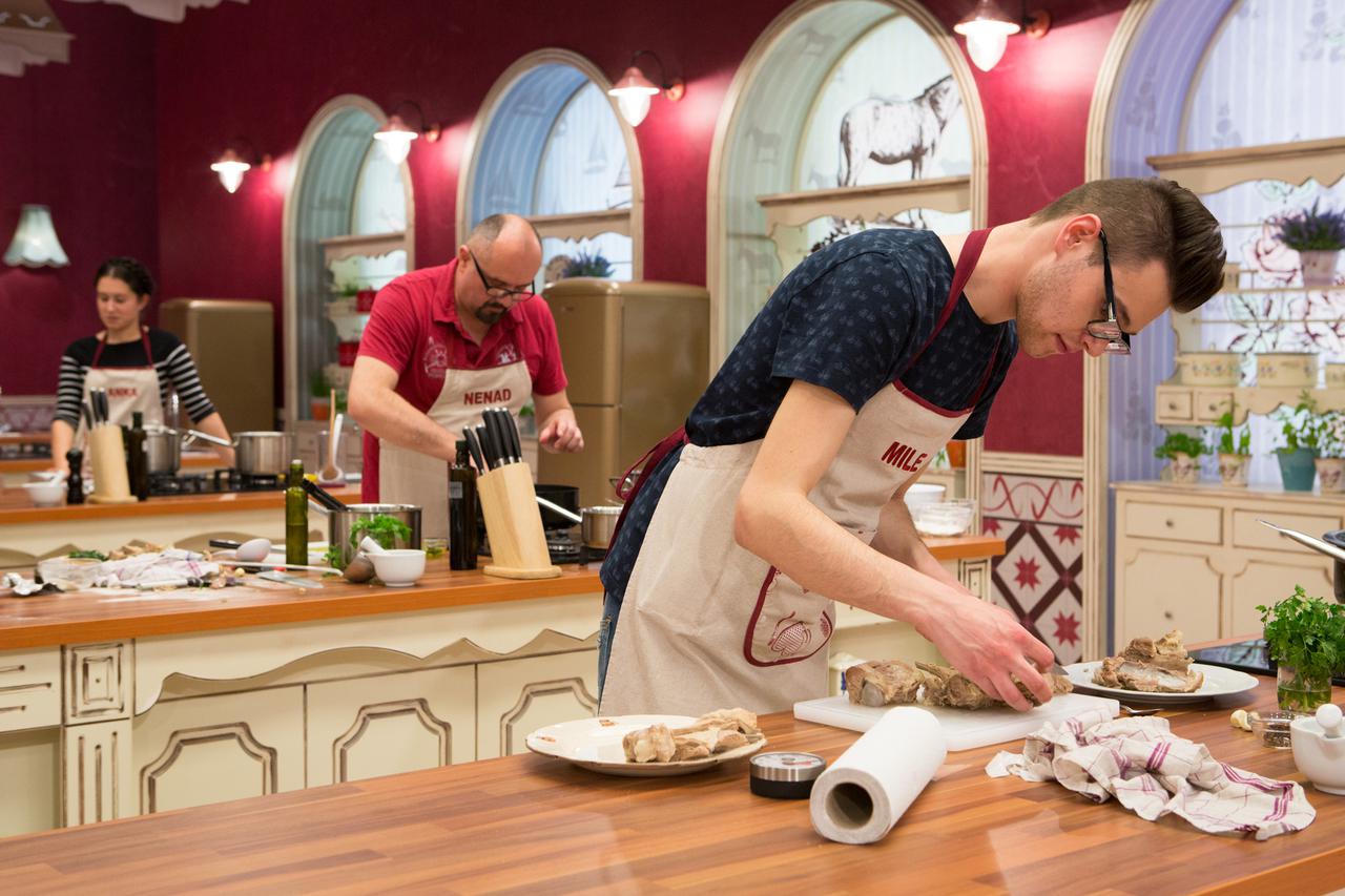 tri, dva, jedan- kuhaj