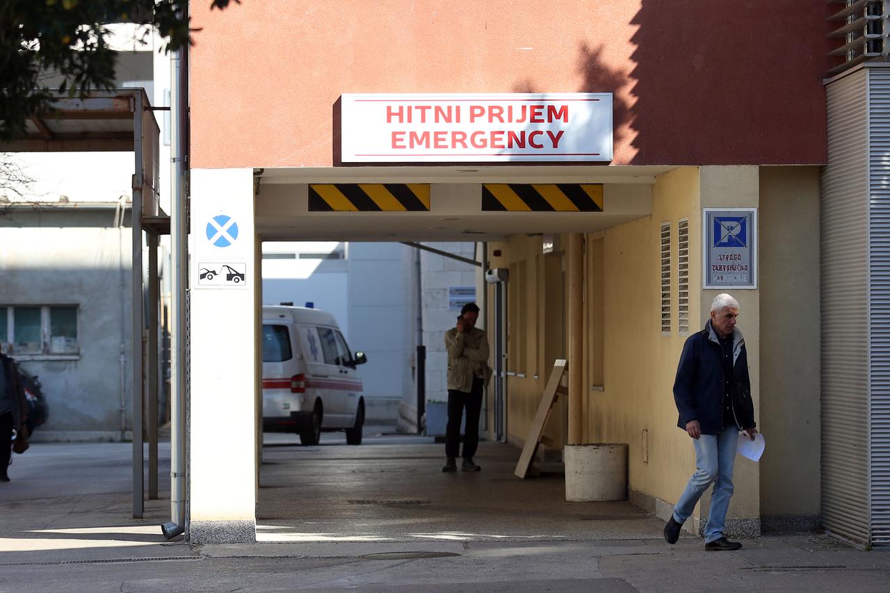 Zadar: Ministrica Murganic obišla djecu u Općoj bolnici koju je otac bacio s balkona kuće na Pagu