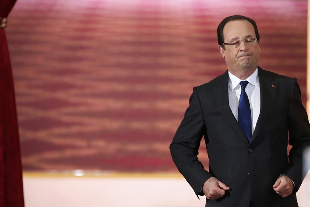 'French President Francois Hollande arrives to deliver a speech at the Elysee Palace in Paris May 16, 2013.   REUTERS/Benoit Tessier (FRANCE  - Tags: POLITICS)  '