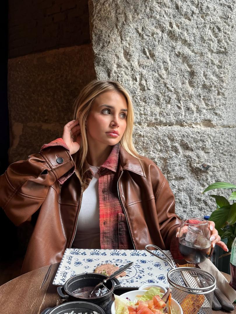 Najnovija meta ove fatalne brinete navodno je Nuno Tavares, nogometaš Lazija, s kojim je nedavno viđena na večeri u Rimu u društvu prijatelja, što je bilo sasvim dovoljno da se pokrenu nove priče o još jednom nogometnom osvajanju. 