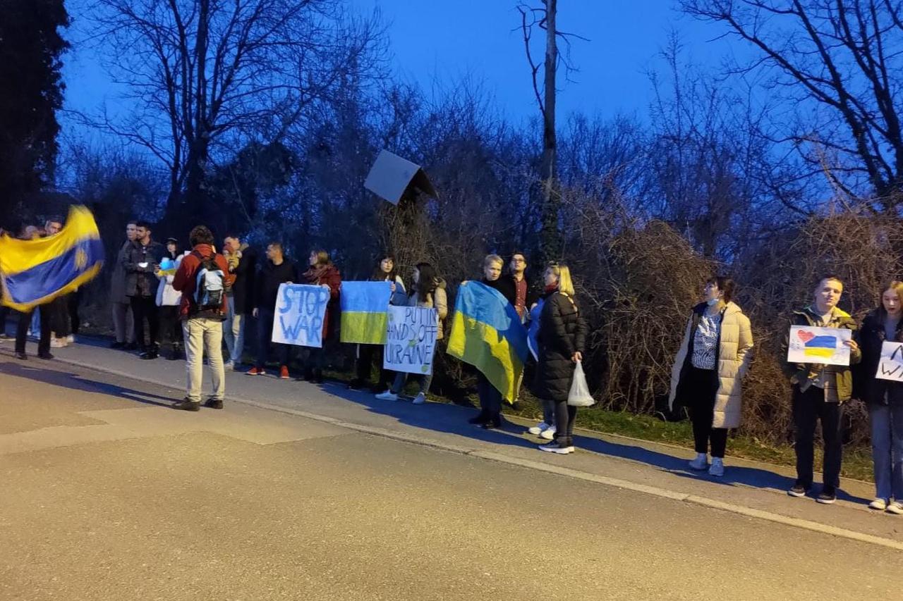 Prosvjed ispred ruskog veleposlanstva