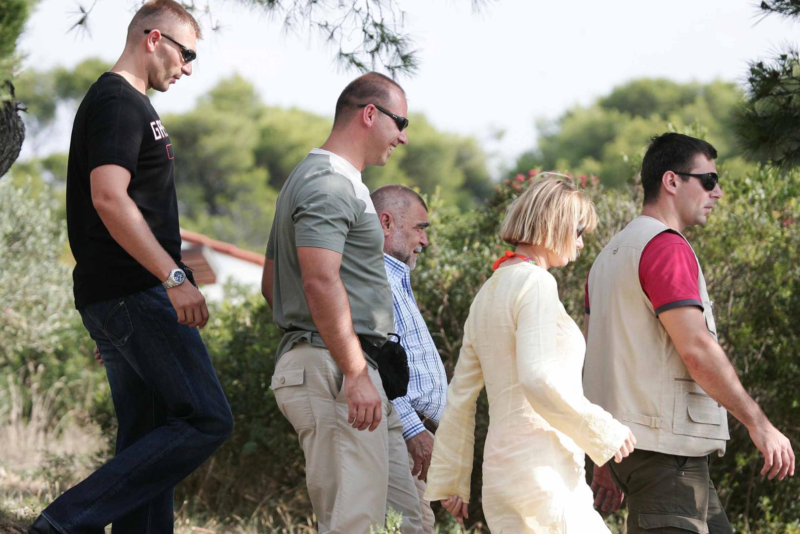 12.08.2005., Zdrilce,Pakleni otoci - Predsjednik Stjepan Mesic u drustvu kcerki  Dunje i Sase posjetio je restoran Antonio Patak u uvali Zdrilca  Photo: Davor Puklavec/PIXSELL