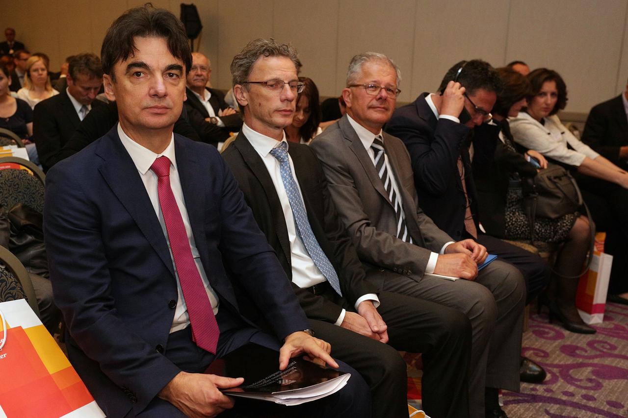 16.06.2015., Zagreb - U hotelu Sheraton odrzana je konferencija Dvije godine u EU - Kako zatvoriti financijsku konstrukciju u projektima financiranim iz EU fondova. Branko Grcic, Boris Vujcic, Branko Baricevic, Carlos Pinerua.  Photo: Zarko Basic/PIXSELL