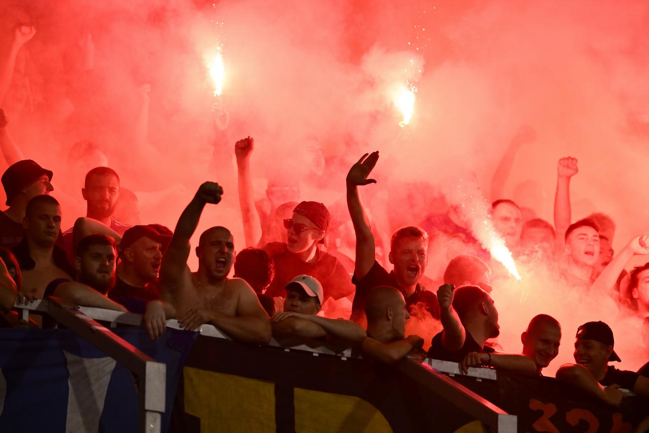Atmosfera na Maksimiru tijekom susreta play-offa Lige prvaka između Dinama i Qarabaga