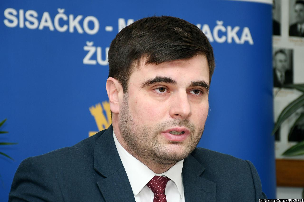Sisak: Ministrica Vučković i župan Celjak uručili ugovore Programa ruralnog razvoja