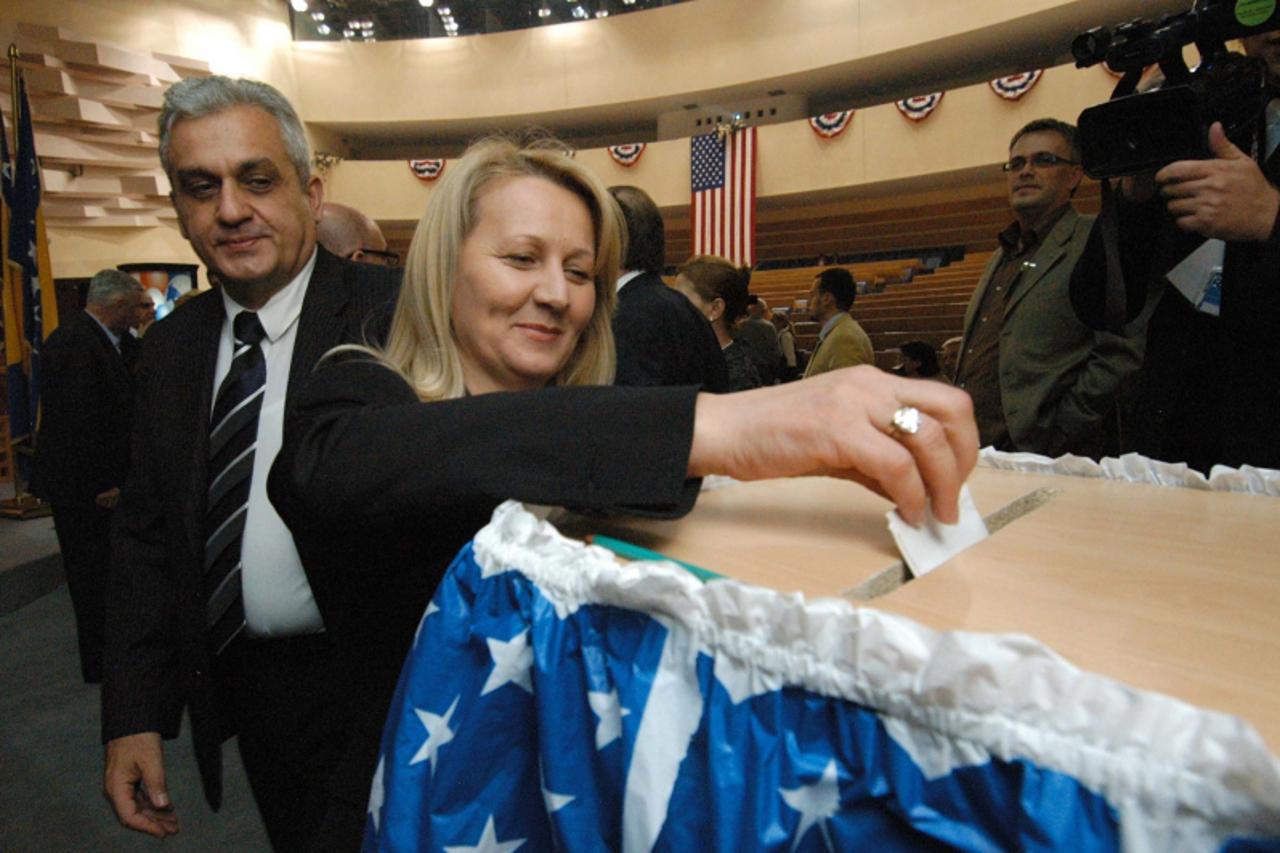 'BIH , 03.11.2008. , SARAJEVO , PARLAMENTARNA SKUPSTINA BIH , U POVODU IZBORA ZA PREDSJEDNIKA U.S.A. AMERICKI VELEPOSLANIK U BIH ORGANIZIRAO JE PRIJAM -NOC IZBORA- ZA BROJNE UZVANIKE IZ BIH POLITICKOG