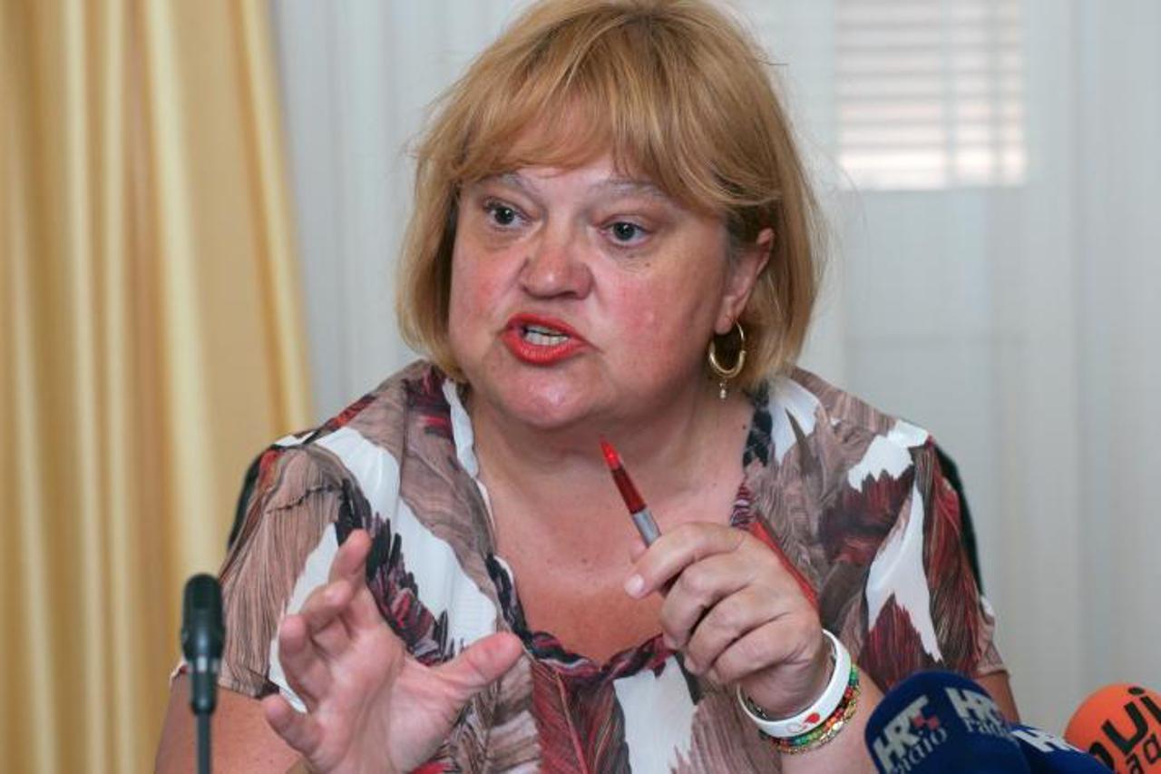 '23.07.2013., Zadar - Ministrica graditeljstva i prostornog uredjenja Anka Mrak Taritas danas je u Zadru s ciljem upoznavanja stanja u zupanijskim i gradskim uredima koji se bave rjesavanjem zaprimlje