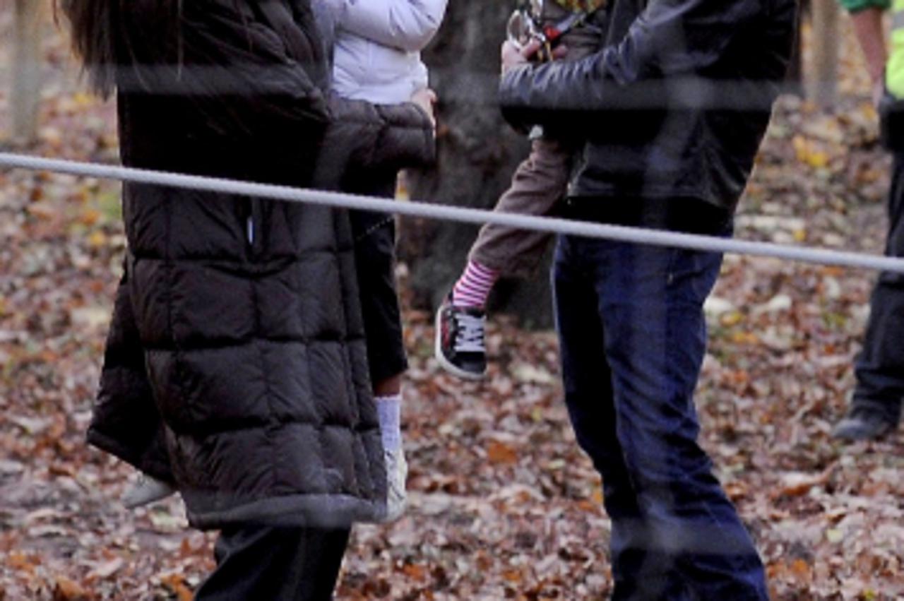 'BYLINE MUST READ BIGPICTURESPHOTO.COM  WORLD RIGHTS EXCEPT FRANCE, GERMANY, SWITZERLAND, BELGIUM  Brad Pitt and Angelina Jolie take their children Pax, Zahara and Shilo to a park in Budapest, Hungary