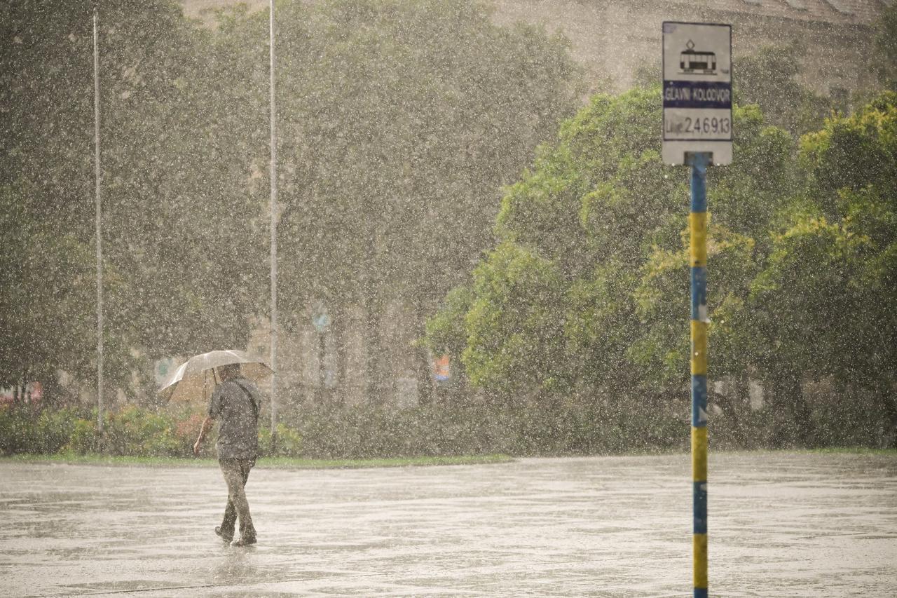 Najavljeno nevrijeme stiglo u Zagreb