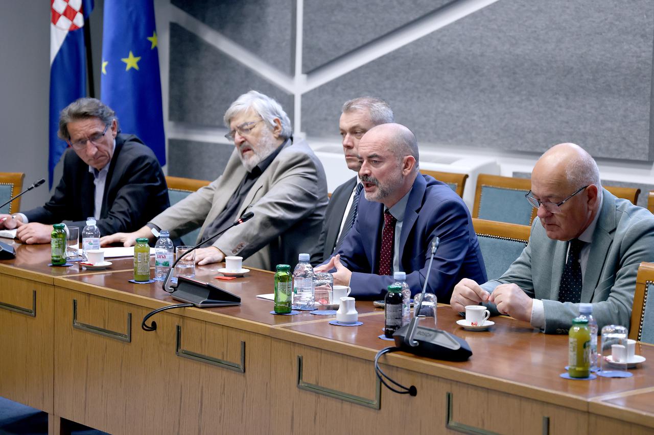 Zagreb: U Saboru održan okrugli stol "Sloboda govora - postoje li zabranjene teme?"
