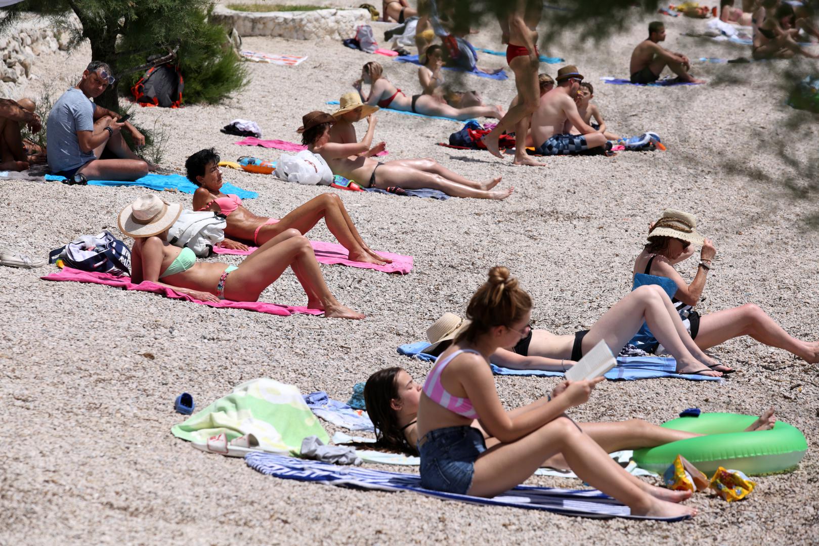Spas od vrućine potražili su na plažama Bačvice i Kašjuni. 