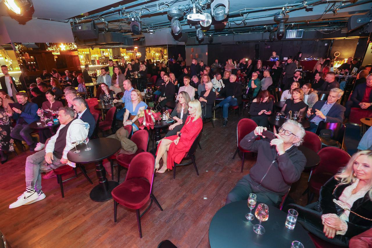 Zagreb: U Klubu Kontesa Vanna je promovirala svoj novi album naziva "Dan po dan"