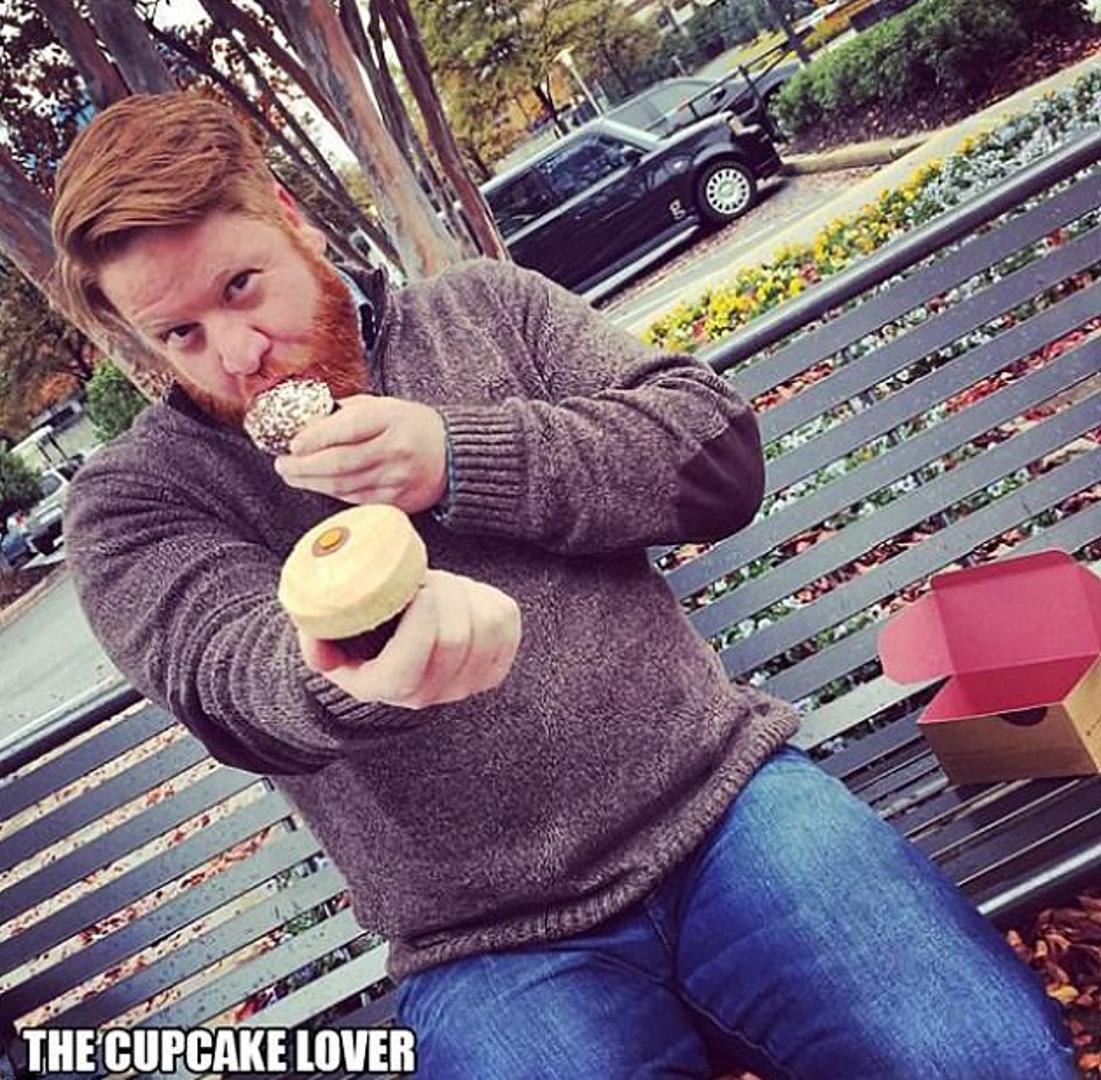 No, kada se u takvim pozama pronađu muškarci, te fotografije onda izgledaju urnebesno.