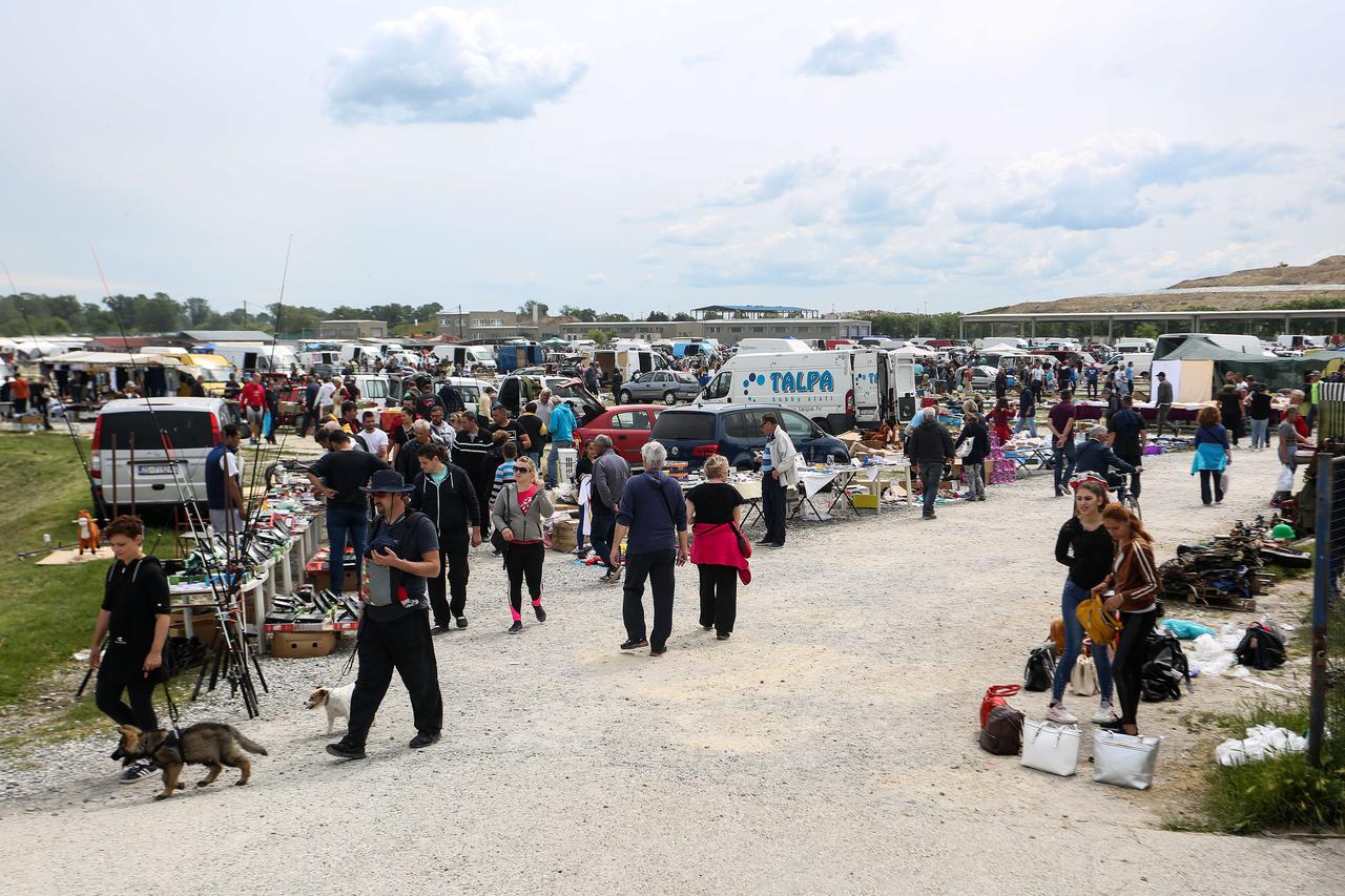 Kupci i prodavači napokon nedjeljom na Hreliću nakon okončanja pandemije
