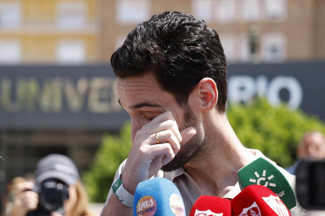Paris St Germain goalkeeper Sergio Rico leaves hospital after accident