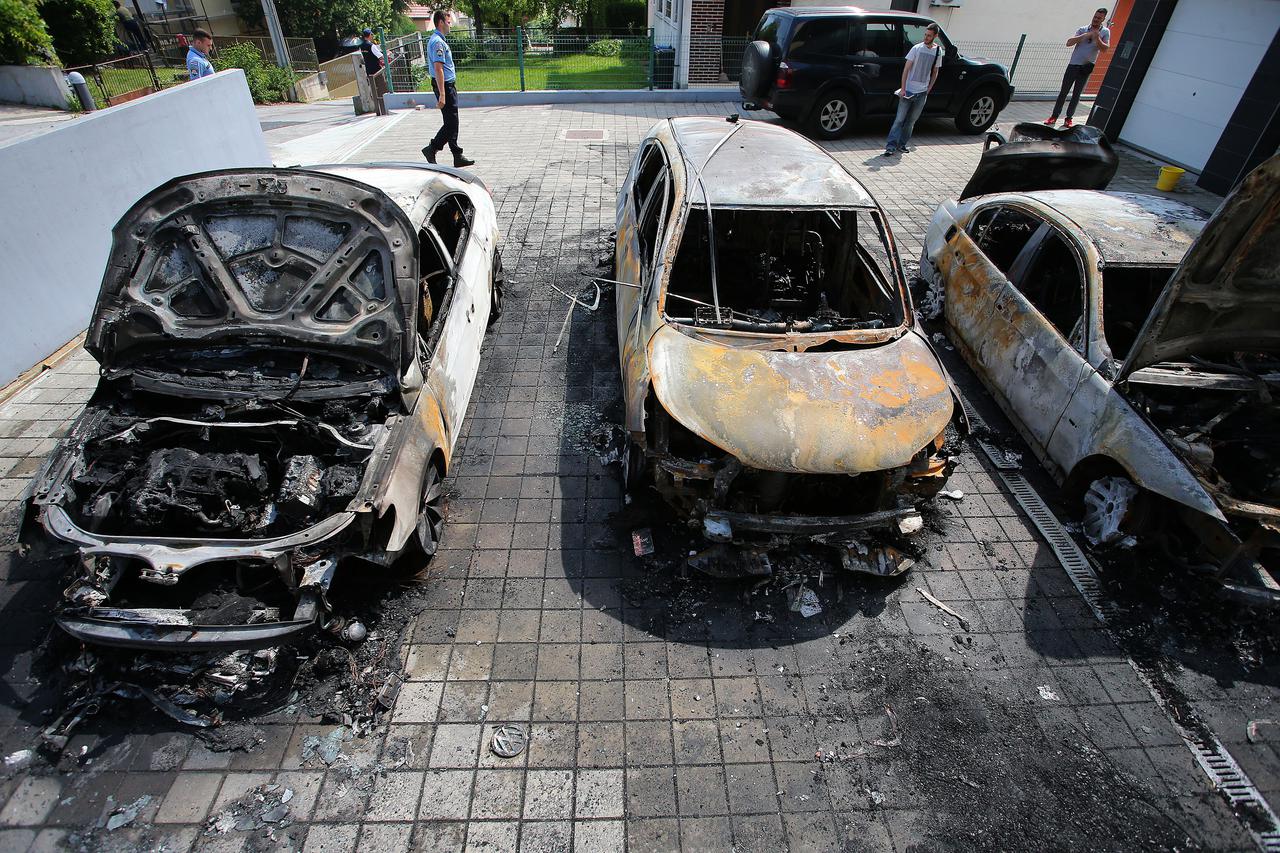 Zagreb: Izgorjela tri osobna automobila