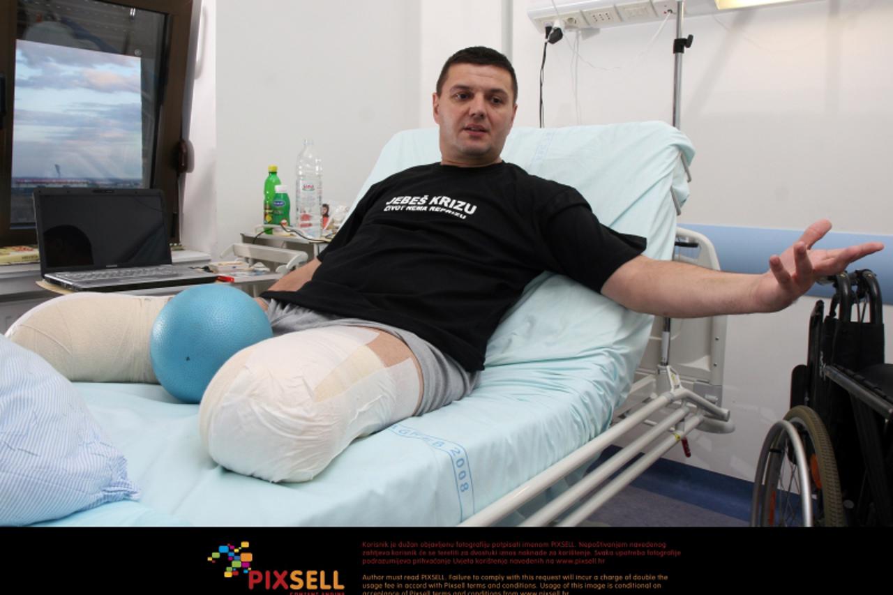 '31.03.2010., Zagreb - Profesorica  koja je prije dva tjedna pijana udarila satnika Marka Pavkovica na Aveniji Veceslava Holjevca, posjetila ga je u srijedu u zagrebackoj bolnici Rebro. Dosla je u pra