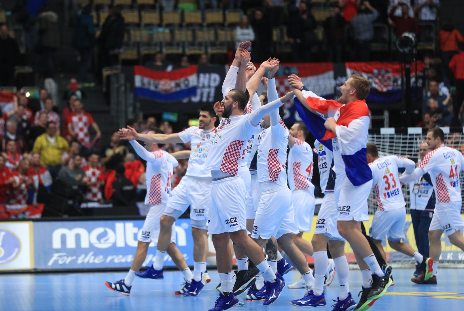 Naša se reprezentacija sada seli u Köln gdje će u nedjelju igrati protiv Brazila, u ponedjeljak s Njemačkom, a u srijedu s Francuskom